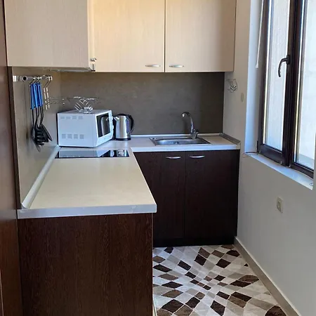 Hill Apartment *